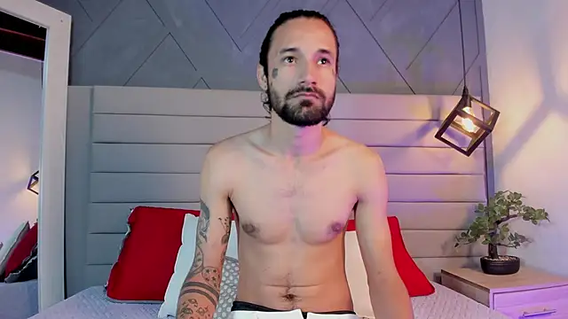 Snapshot of Hisoka_011 chatting on 11-15-25, 01:47 Hisoka 011 online show from 11-15-25, 01:47