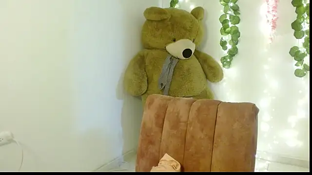 lucy1609 online show from 09-10-25, 08:31