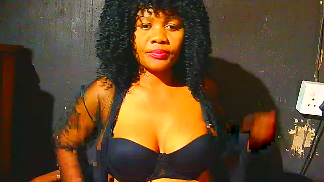 Snapshot of Augustine-Blooomxx chatting on 11-12-25, 05:57 Augustine-Blooomxx online show from 11-12-25, 05:57