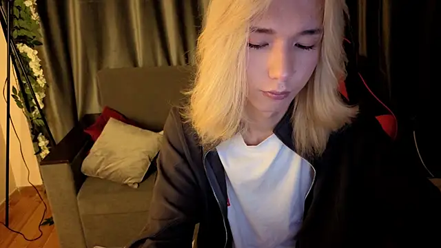 Snapshot of okerriella chatting on 01-10-26, 01:46 okerriella online show from 01-10-26, 01:46