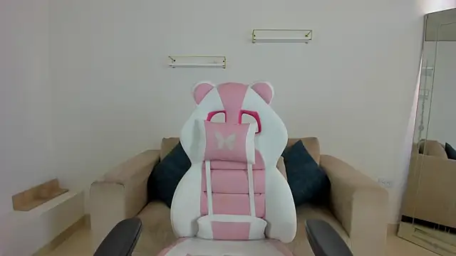 april smiith online show from 11-04-25, 01:32