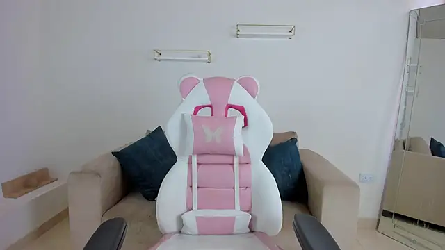 april smiith online show from 11-10-25, 12:04