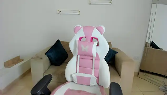 april smiith online show from 01-12-26, 12:21