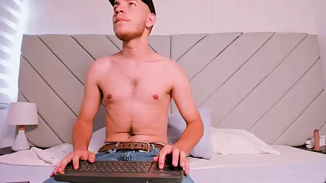 lara and danny online show from 09-11-25, 08:31