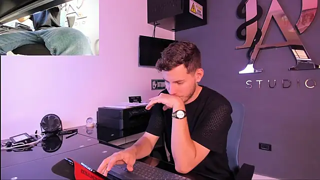 lara and danny online show from 09-24-25, 04:32