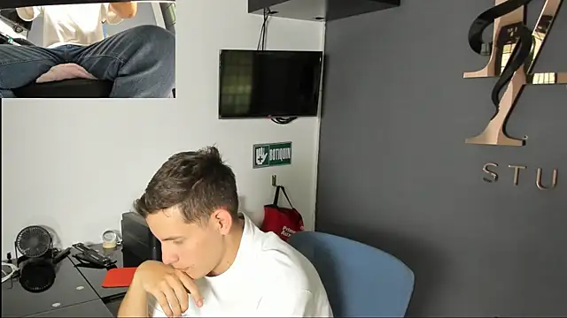 lara and danny online show from 09-25-25, 07:17