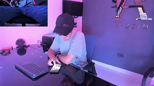 lara and danny online show from 09-26-25, 06:56