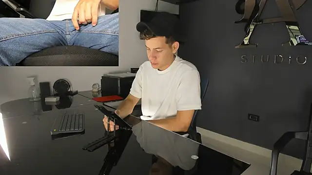 lara and danny online show from 09-27-25, 03:17