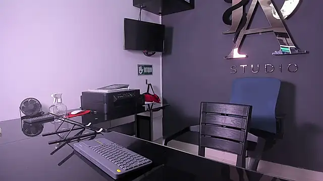 lara and danny online show from 09-30-25, 01:27