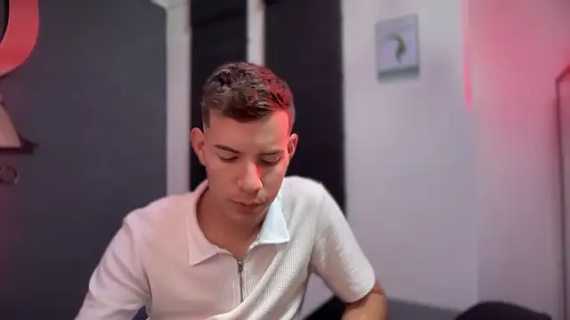 lara and danny online show from 10-01-25, 01:33