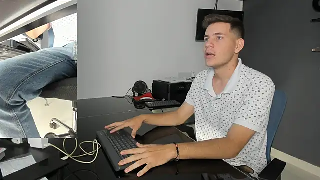 lara and danny online show from 10-04-25, 02:48