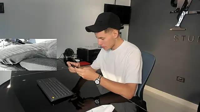 lara and danny online show from 10-06-25, 06:49