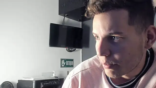 lara and danny online show from 10-10-25, 04:28