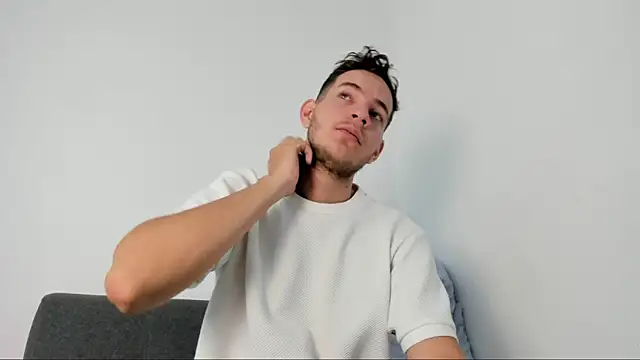 lara and danny online show from 10-31-25, 01:56