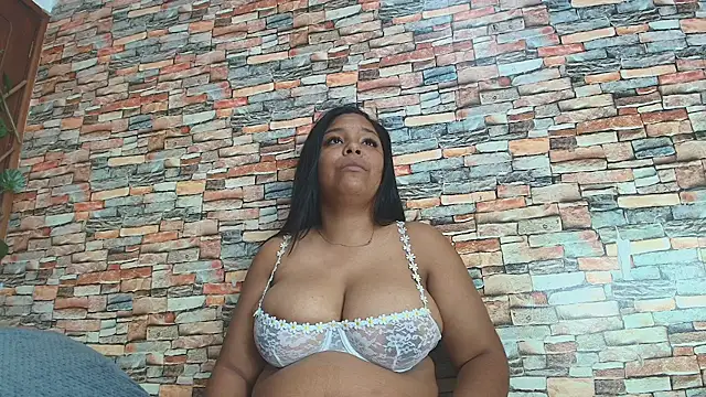 naomi campbel  online show from 11-26-25, 08:54