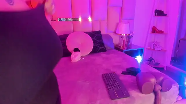 Violett Novoa online show from 12-05-25, 12:14