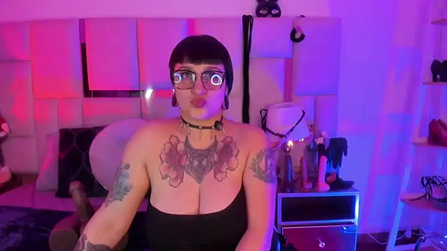 Violett Novoa online show from 12-19-25, 07:21