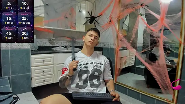 Snapshot of Thomas_moon chatting on 10-08-25, 11:52 Thomas moon online show from 10-08-25, 11:52