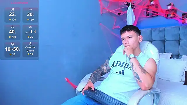 Snapshot of Thomas_moon chatting on 10-11-25, 11:53 Thomas moon online show from 10-11-25, 11:53