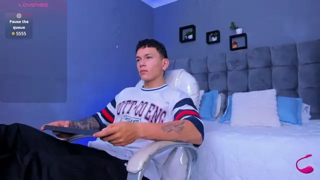 Snapshot of Thomas_moon chatting on 11-11-25, 10:59 Thomas moon online show from 11-11-25, 10:59