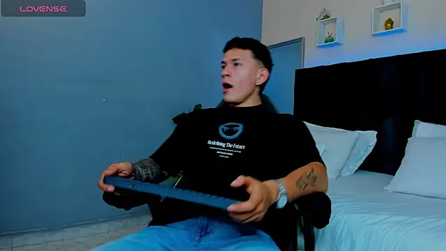 Snapshot of Thomas_moon chatting on 11-20-25, 12:49 Thomas moon online show from 11-20-25, 12:49