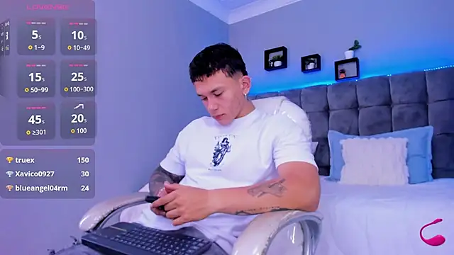 Snapshot of Thomas_moon chatting on 01-06-26, 12:42 Thomas moon online show from 01-06-26, 12:42