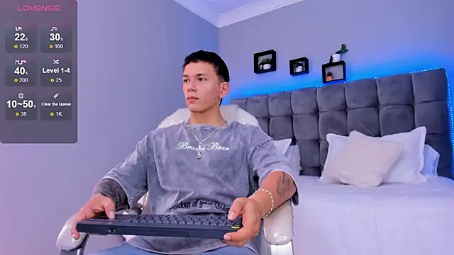 Snapshot of Thomas_moon chatting on 01-10-26, 01:24 Thomas moon online show from 01-10-26, 01:24