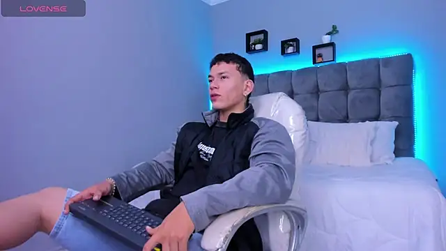 Snapshot of Thomas_moon chatting on 01-16-26, 01:04 Thomas moon online show from 01-16-26, 01:04