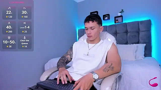 Snapshot of Thomas_moon chatting on 01-17-26, 01:05 Thomas moon online show from 01-17-26, 01:05