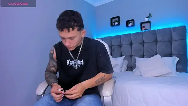 Snapshot of Thomas_moon chatting on 01-19-26, 11:58 Thomas moon online show from 01-19-26, 11:58