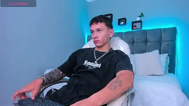 Snapshot of Thomas_moon chatting on 02-01-26, 12:37 Thomas moon online show from 02-01-26, 12:37