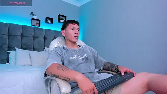 Snapshot of Thomas_moon chatting on 02-03-26, 12:21 Thomas moon online show from 02-03-26, 12:21