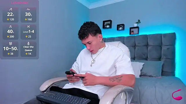 Snapshot of Thomas_moon chatting on 02-05-26, 12:10 Thomas moon online show from 02-05-26, 12:10