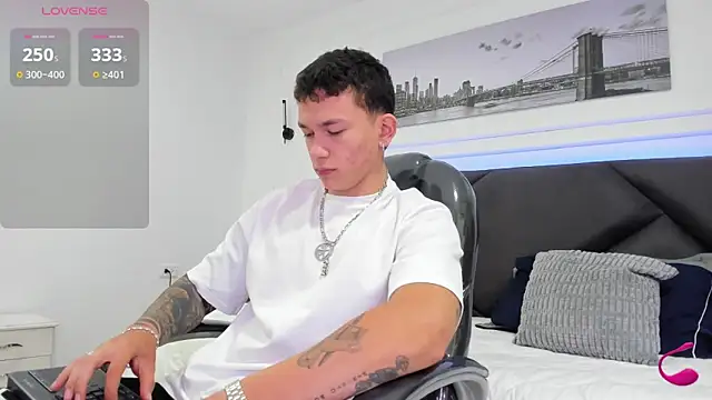 Snapshot of Thomas_moon chatting on 02-19-26, 01:40 Thomas moon online show from 02-19-26, 01:40