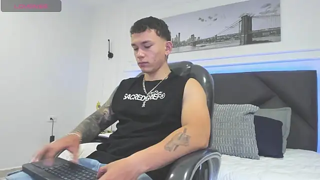 Snapshot of Thomas_moon chatting on 02-20-26, 01:11 Thomas moon online show from 02-20-26, 01:11