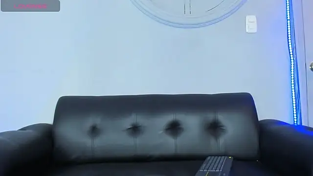 Snapshot of Thomas_moon chatting on 02-26-26, 01:21 Thomas moon online show from 02-26-26, 01:21