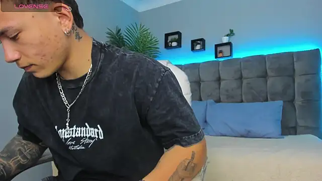 Snapshot of Thomas_moon chatting on 03-05-26, 01:51 Thomas moon online show from 03-05-26, 01:51