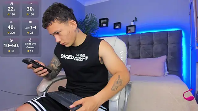 Snapshot of Thomas_moon chatting on 03-13-26, 02:45 Thomas moon online show from 03-13-26, 02:45