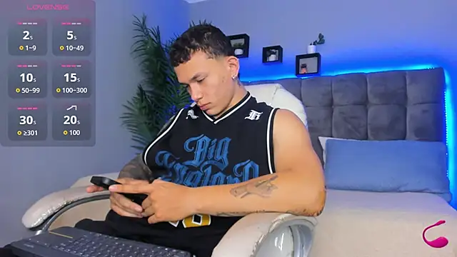 Snapshot of Thomas_moon chatting on 03-16-26, 01:26 Thomas moon online show from 03-16-26, 01:26