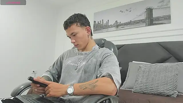 Snapshot of Thomas_moon chatting on 03-23-26, 06:56 Thomas moon online show from 03-23-26, 06:56