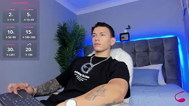 Snapshot of Thomas_moon chatting on 03-29-26, 01:44 Thomas moon online show from 03-29-26, 01:44