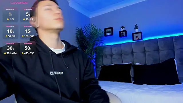 Snapshot of Thomas_moon chatting on 04-08-26, 11:54 Thomas moon online show from 04-08-26, 11:54