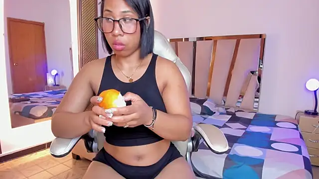 Elowen Clark online show from 12-21-25, 08:05