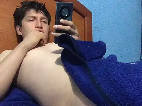 Luisgg18 online show from 11-02-25, 04:59