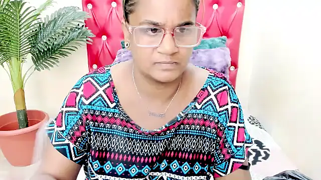 Strawberry Lips online show from 10-30-25, 04:47