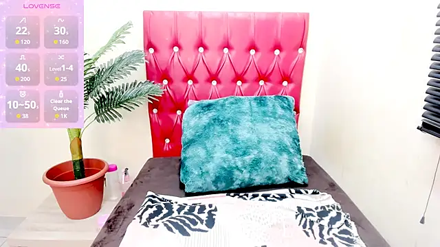 Strawberry Lips online show from 11-06-25, 05:30