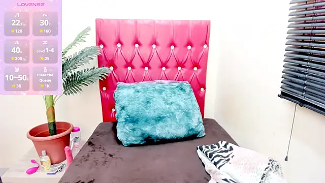 Strawberry Lips online show from 11-08-25, 04:23