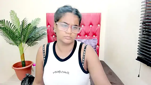 Strawberry Lips online show from 11-11-25, 04:45