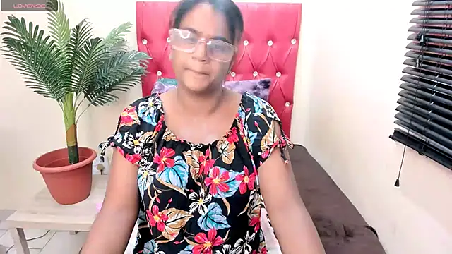 Strawberry Lips online show from 11-13-25, 04:44