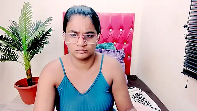 Strawberry Lips online show from 11-20-25, 04:12